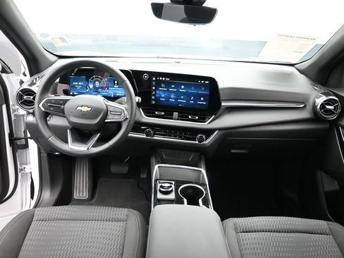 Used 2026 Chevrolet Equinox LT w/ Safety and Technology Package FWD image 16