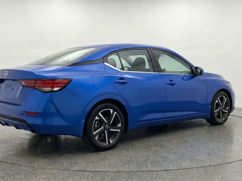 Used 2025 Nissan Sentra SV FWD image 9