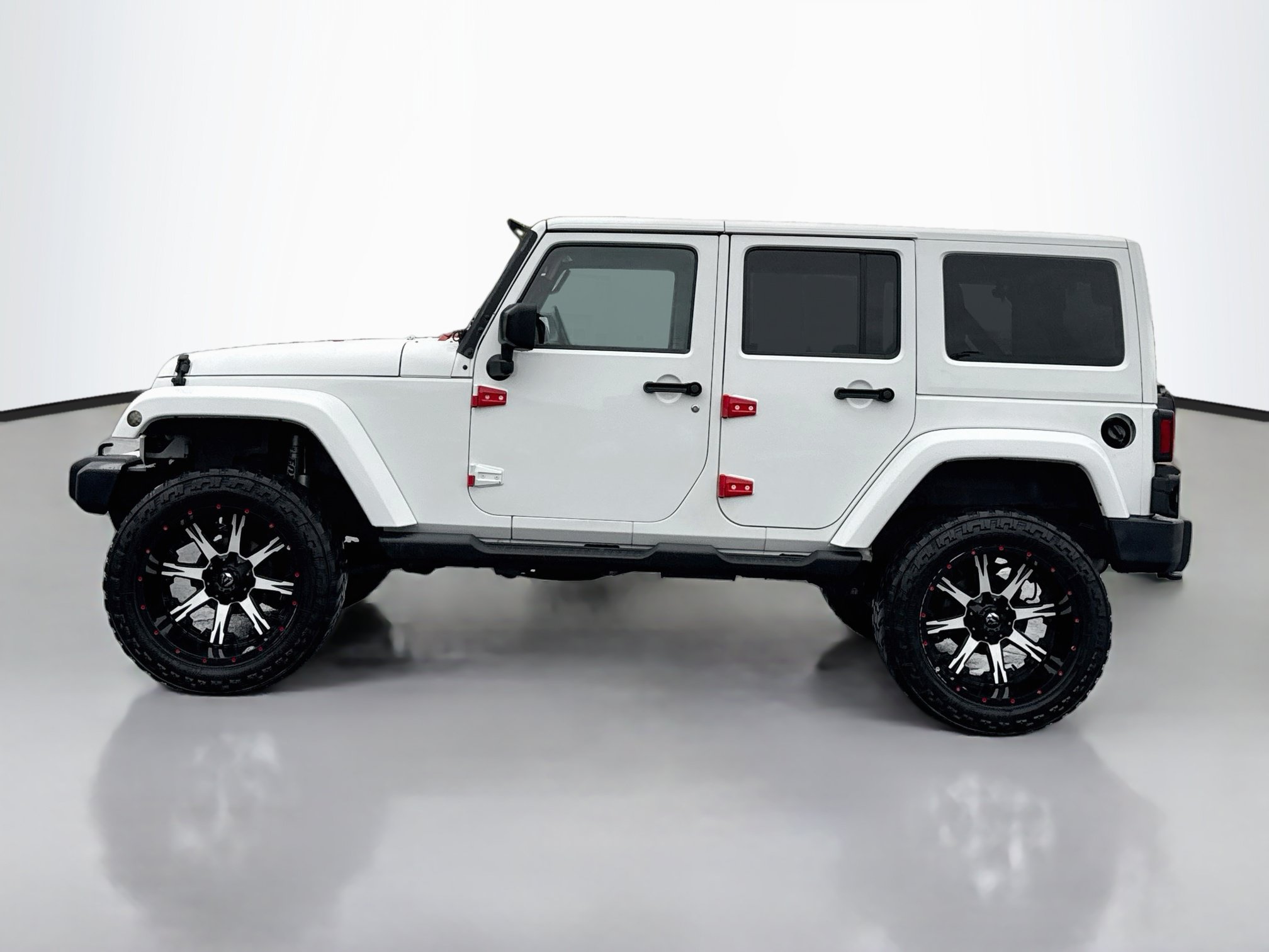 Used 2012 Jeep Wrangler Unlimited Sahara w/ Connectivity Group AWD/4WD image 4