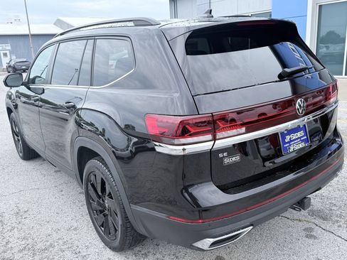 Used 2024 Volkswagen Atlas SE w/ Black Wheel Package FWD image 7