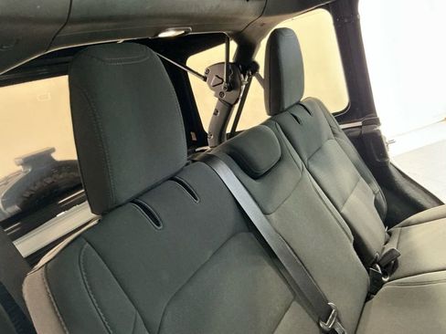 Used 2022 Jeep Wrangler Unlimited Sport image 25