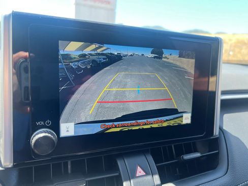 Used 2025 Toyota RAV4 LE AWD/4WD image 18