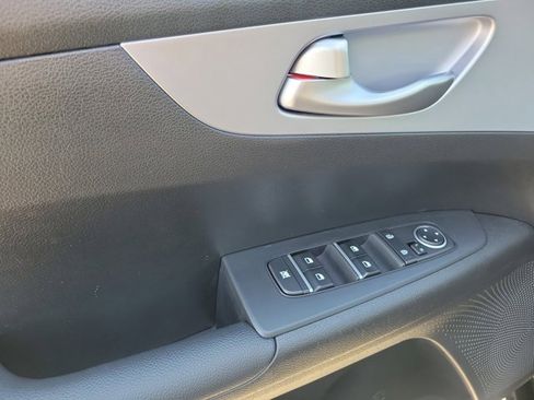 Used 2024 Kia Forte LXS w/ LXS Technology Package image 13