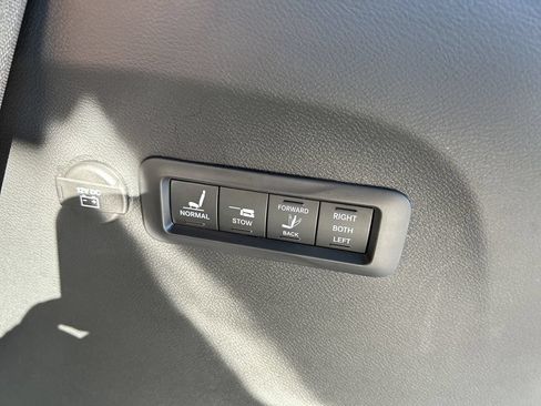 New 2026 Chrysler Pacifica Pinnacle FWD image 30