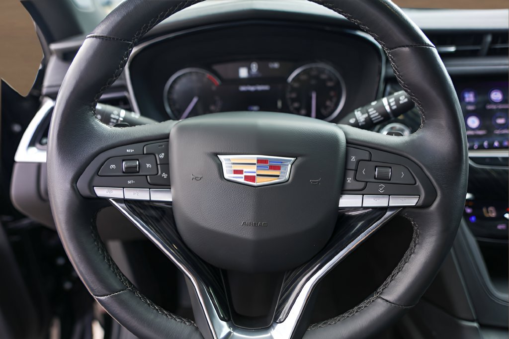 Certified 2025 Cadillac XT6 Premium Luxury FWD image 12