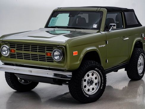 Used 2024 Ford Bronco Black Diamond image 3