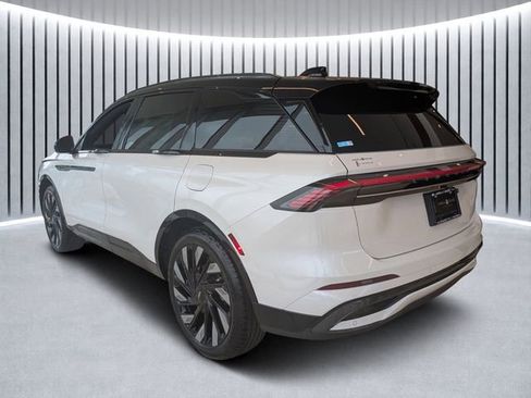 New 2026 Lincoln Nautilus Reserve image 5