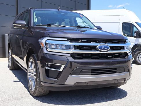 Used 2024 Ford Expedition Limited AWD/4WD image 6