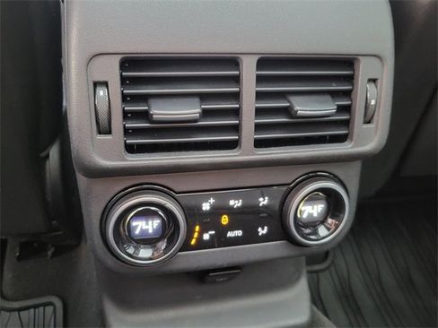 Used 2019 Land Rover Range Rover Velar S image 32