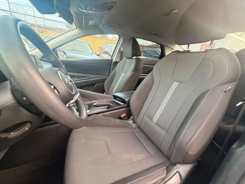 Used 2023 Hyundai Elantra SE image 10