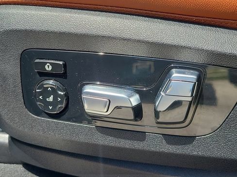 Used 2024 BMW X7 xDrive40i w/ M Sport Package AWD/4WD image 22