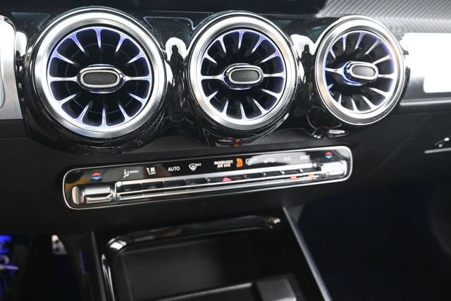 Used 2023 Mercedes-Benz GLB 250 image 23
