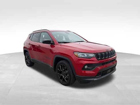 Used 2025 Jeep Compass Latitude w/ Altitude Special Edition AWD/4WD image 3