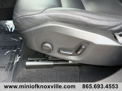 Used 2023 Volvo XC60 B5 Plus AWD/4WD image 13