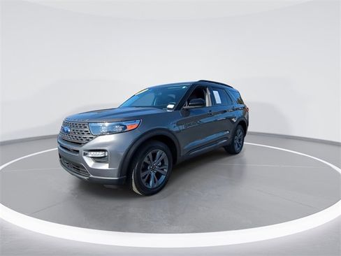 Used 2023 Ford Explorer XLT w/ Equipment Group 202A image 4