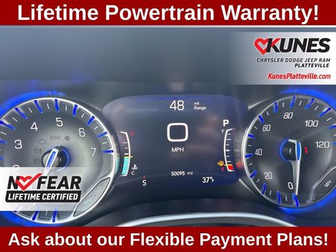 Used 2025 Chrysler Pacifica Select image 16