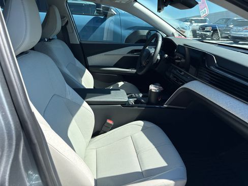 Used 2026 Toyota Camry XLE AWD/4WD image 12