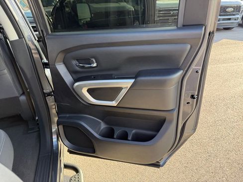 Used 2021 Nissan Titan SV w/ SV Convenience Package image 21
