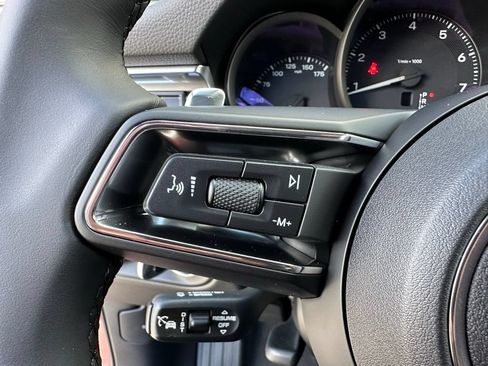 Certified 2026 Porsche Macan AWD/4WD image 17
