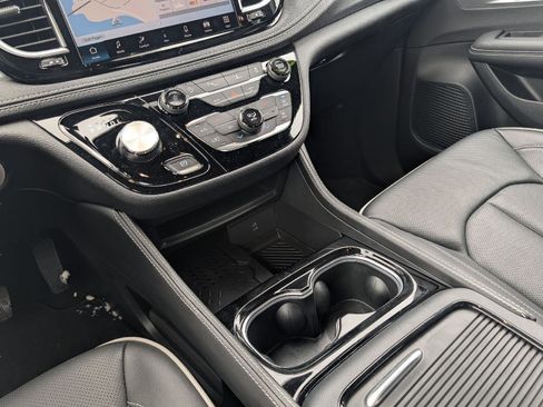 Used 2026 Chrysler Pacifica Limited w/ S Appearance Package image 18