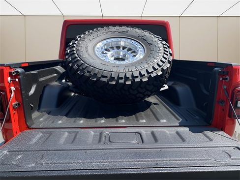 New 2024 Jeep Gladiator Rubicon w/ Technology Group image 20