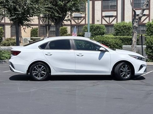 Used 2023 Kia Forte LXS w/ LXS Technology Package FWD image 4