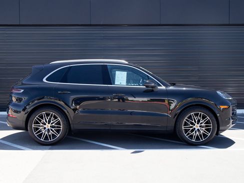 Certified 2025 Porsche Cayenne AWD/4WD image 8