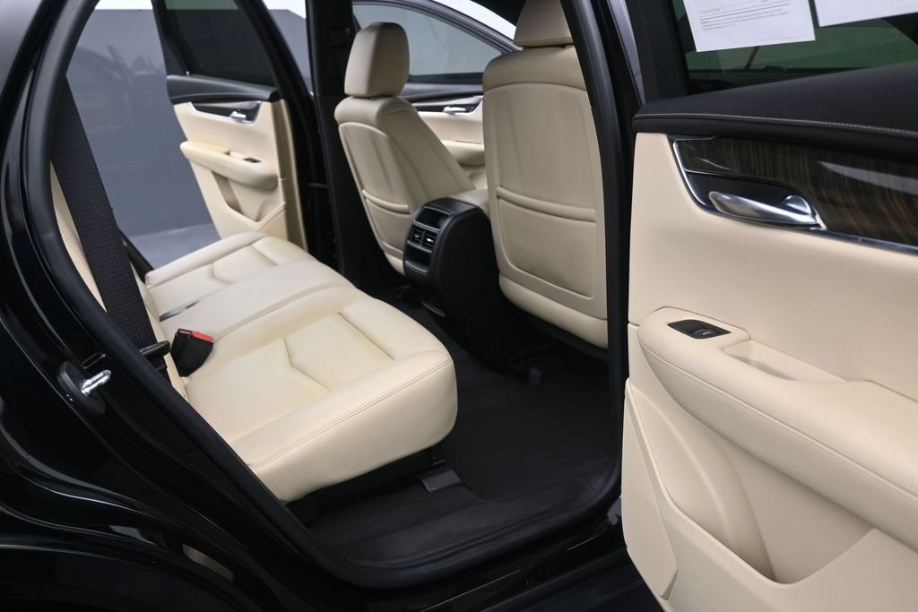 Used 2017 Cadillac XT5 FWD image 19