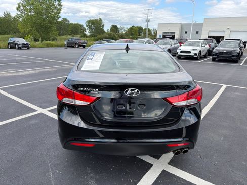 Used 2013 Hyundai Elantra FWD image 4