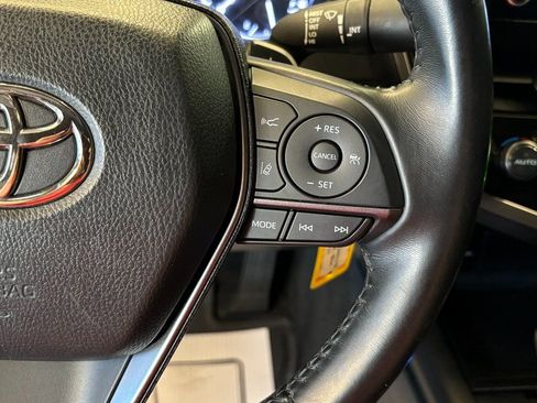 Used 2022 Toyota Camry SE image 11