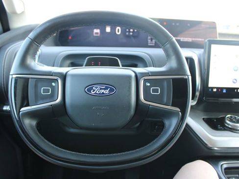 Used 2025 Ford Expedition Platinum AWD/4WD image 41