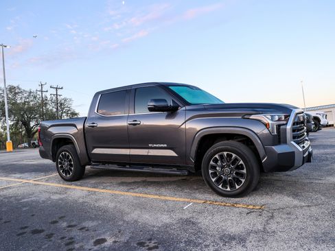 Used 2024 Toyota Tundra Limited AWD/4WD image 7