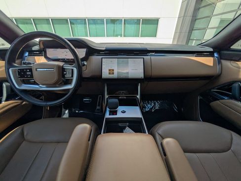 Certified 2025 Land Rover Range Rover SE AWD/4WD image 15