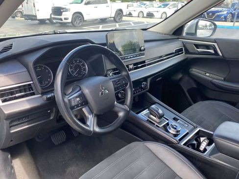 Used 2024 Mitsubishi Outlander SE AWD/4WD image 14