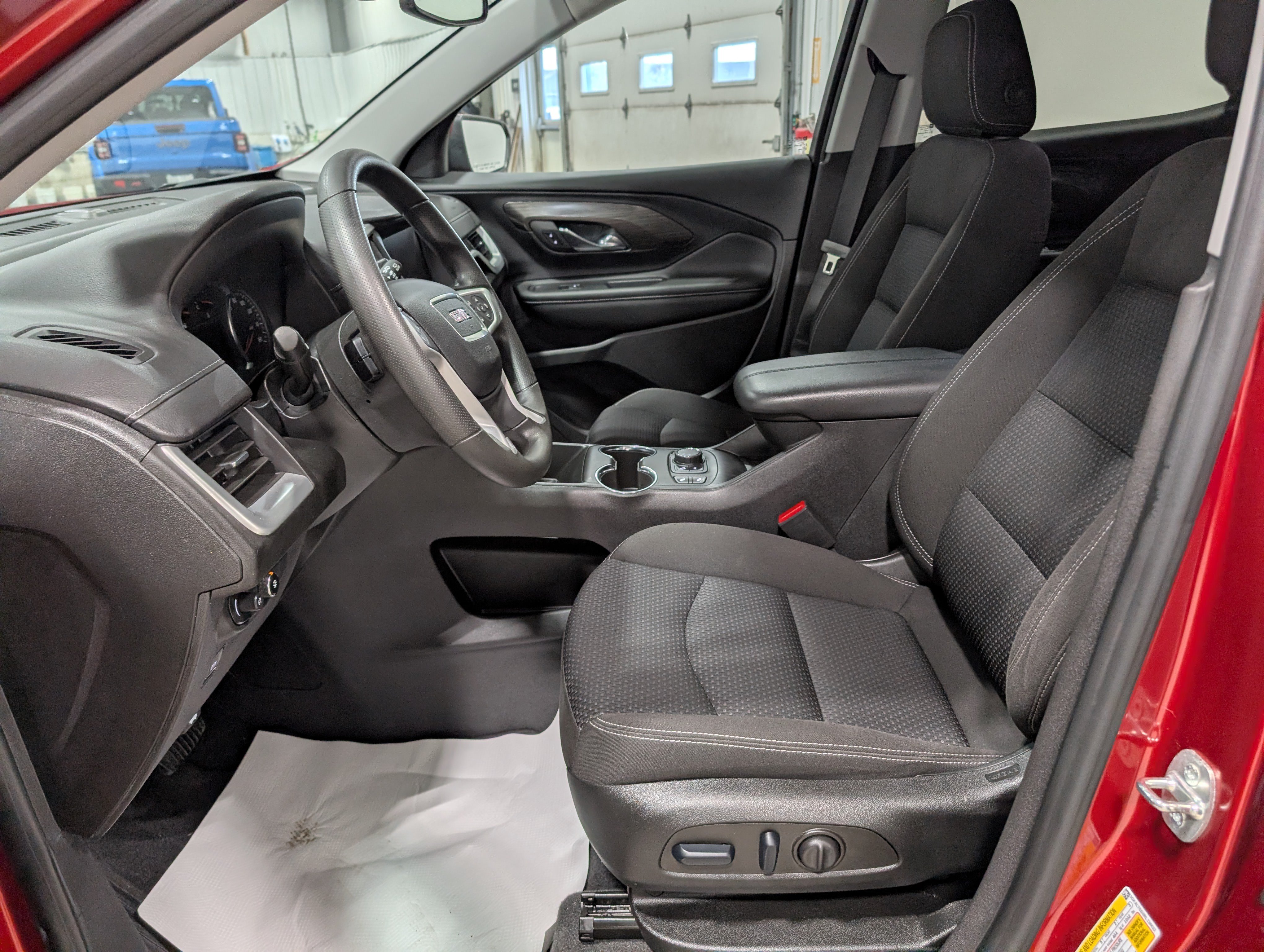 Used 2024 GMC Terrain SLE w/ Driver Convenience Package AWD/4WD image 14