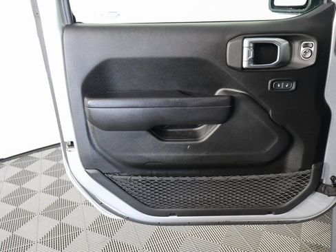 Used 2023 Jeep Gladiator Sport AWD/4WD image 12