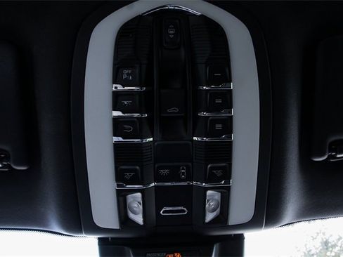 Used 2020 Porsche Macan S image 27