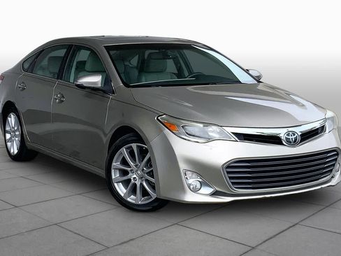 Used 2014 Toyota Avalon Limited w/ Technology Package FWD image 3