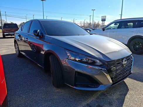 Used 2024 Nissan Altima 2.5 S image 2