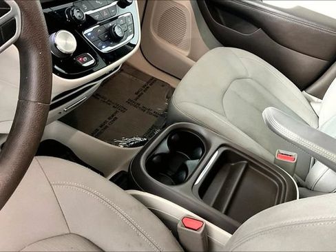 Used 2017 Chrysler Pacifica Touring Plus FWD image 21