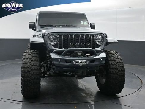 Used 2025 Jeep Gladiator Overland AWD/4WD image 2