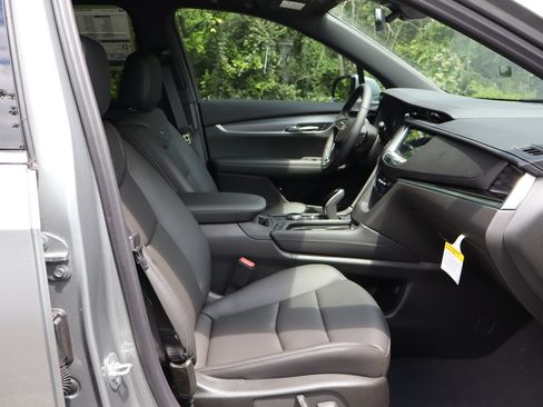 New 2025 Cadillac XT6 Luxury FWD image 25