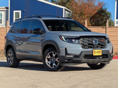 Used 2022 Honda Passport TrailSport image 2