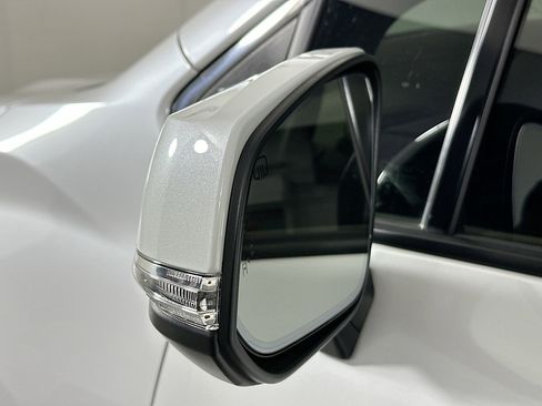 Used 2024 Toyota Sienna Platinum image 10