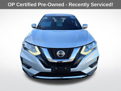 Used 2019 Nissan Rogue S image 2
