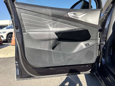 Certified 2024 Volkswagen ID.4 S image 21