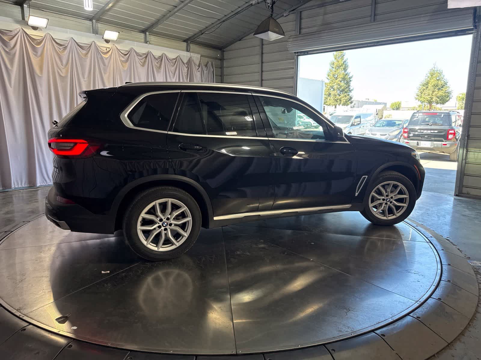 Used 2020 BMW X5 xDrive40i w/ Convenience Package AWD/4WD image 4