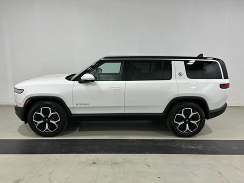 Used 2024 Rivian R1S Adventure AWD/4WD image 2