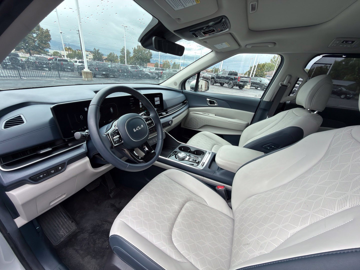Used 2026 Kia Carnival SX FWD image 12