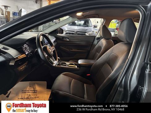 Used 2024 Nissan Altima 2.5 SV FWD image 17